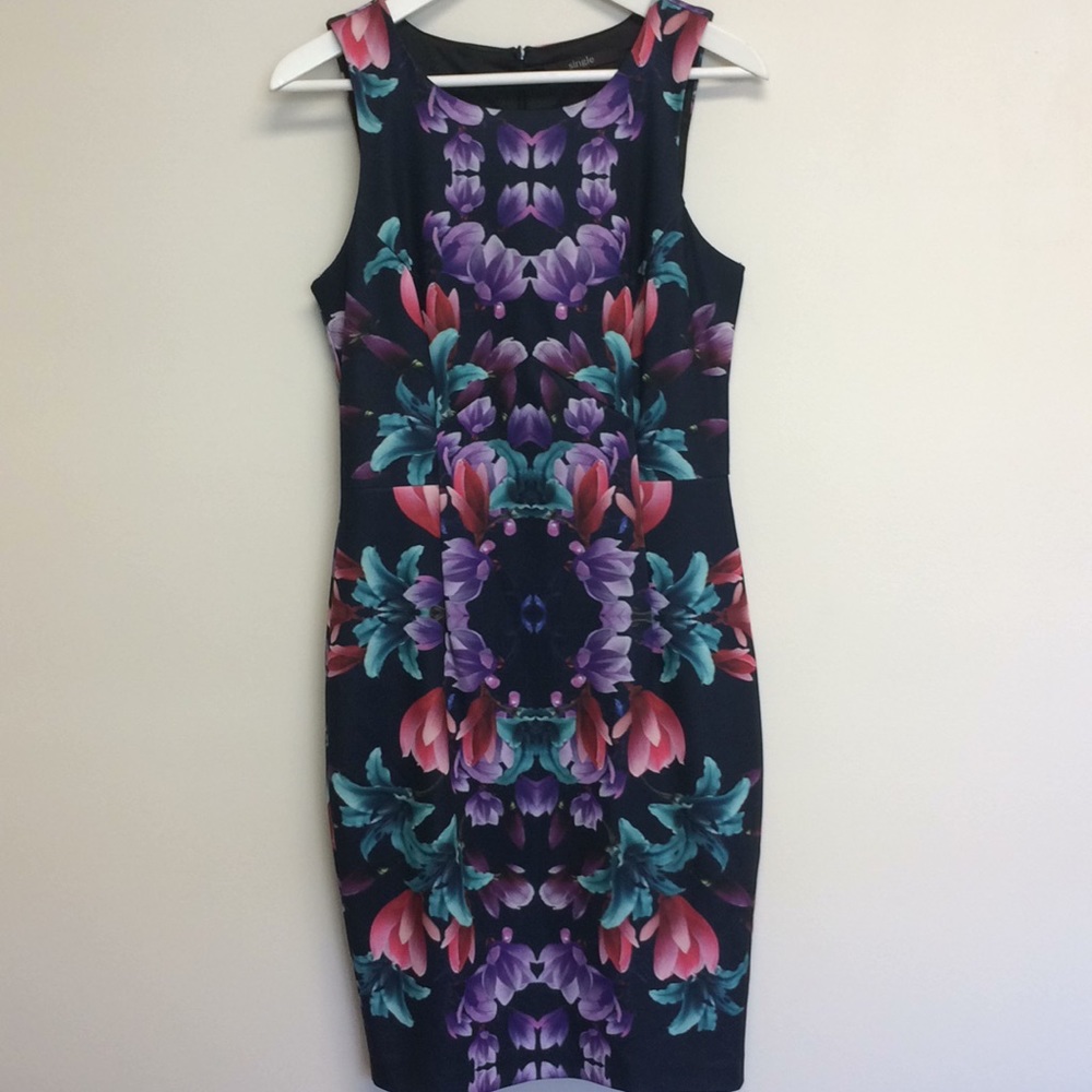 Single floral sleeveless midi dress size 4